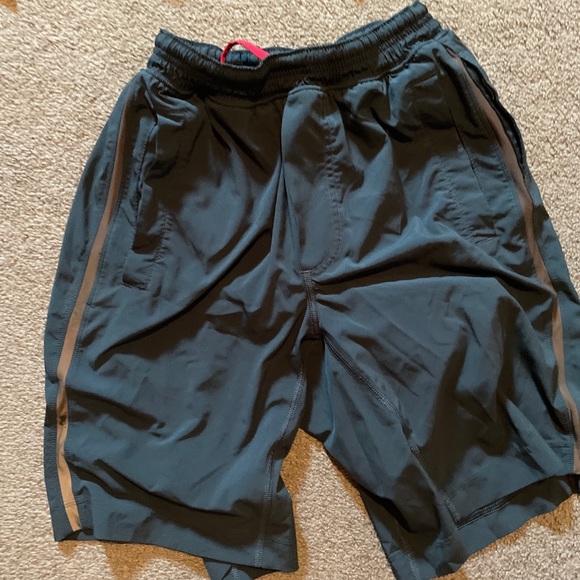 Lululemon Gym shorts 9" - Picture 9 of 10